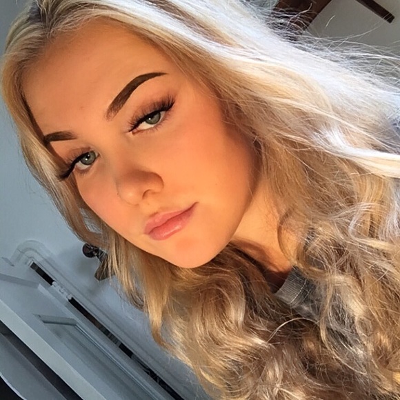 Meet your Posher, Emily - Picture 1 of 1